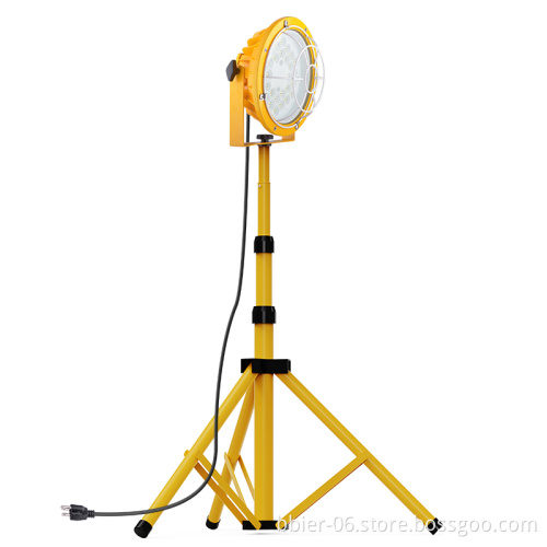 ETL Approved 30W Swing Arm Tripod LED Work Light for Warehouses and Loading Docks